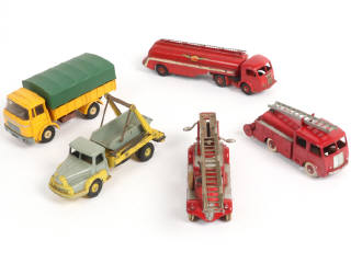 Lot 356 - DINKY TOYS (FRANCE) (5)