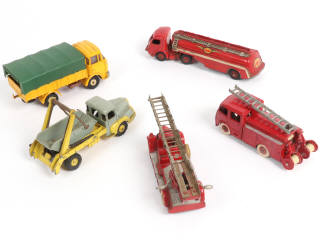 Lot 356 - DINKY TOYS (FRANCE) (5)