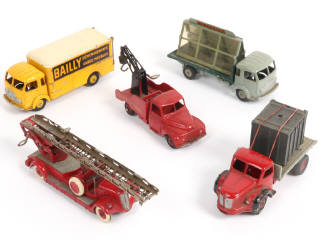 Lot 354 - DINKY TOYS (FRANCE) (5)