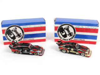 Lot 199 - DIVERS (2)