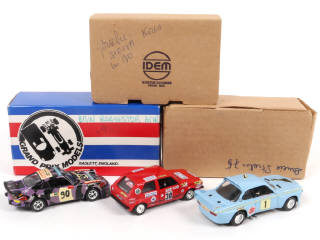 Lot 235 - DIVERS (3)