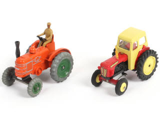 Lot 322 - DINKY TOYS (GB) (2)