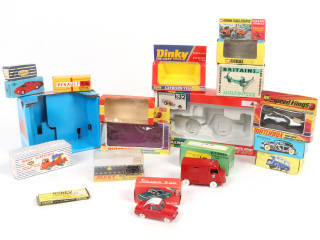 Lot 187 - DIVERS (18)