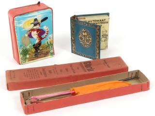 Lot 29 - DIVERS (3)