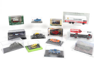 Lot 172 - DIVERS (13)