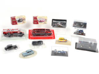 Lot 173 - DIVERS (13)