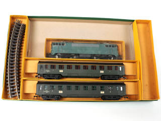 Lot 119 - HORNBY 'HO' (5)