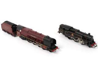 Lot 126 - HORNBY 'HO' (8)