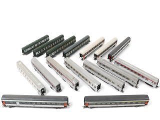 Lot 33 - DIVERS (HO) (16)