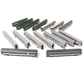 Lot 33 - DIVERS (HO) (16)