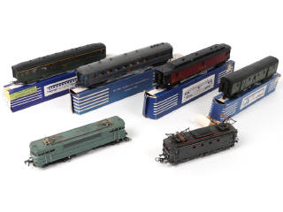 Lot 124 - HORNBY 'HO' (6)