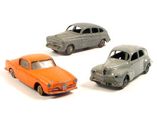 Lot 113 - DINKY TOYS (FRANCE) (3)