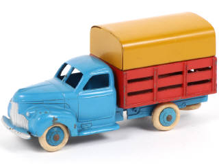 Lot 382 - DINKY TOYS (FRANCE) (1)