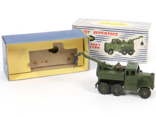 Lot 355 - DINKY TOYS (GB) (1)