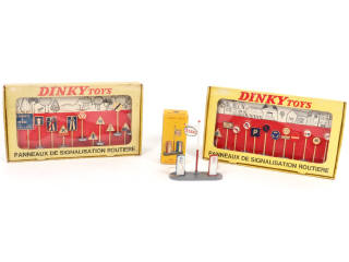 Lot 406 - DINKY TOYS (FRANCE) (3)