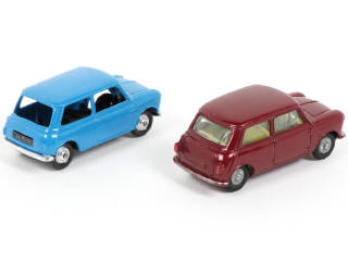 Lot 247 - DIVERS (2)