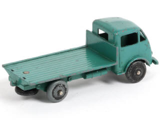 Lot 381 - DINKY TOYS (FRANCE) (1)