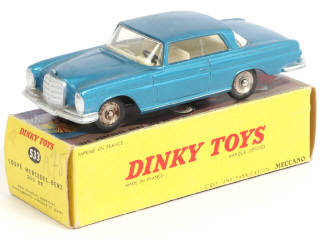 Lot 376 - DINKY TOYS (FRANCE) (1)