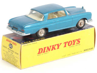 Lot 376 - DINKY TOYS (FRANCE) (1)