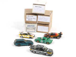 Lot 147 - DIVERS (5)