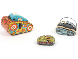 Lot 113 - DIVERS (3)