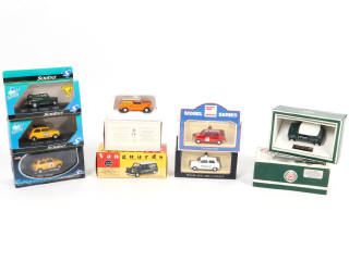 Lot 157 - DIVERS (8)