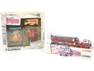 Lot 139 - DIVERS (2)