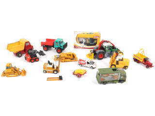 Lot 175 - DIVERS (13)