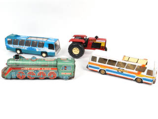 Lot 116 - DIVERS (4)