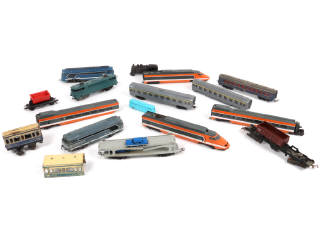 Lot 63 - DIVERS (12)