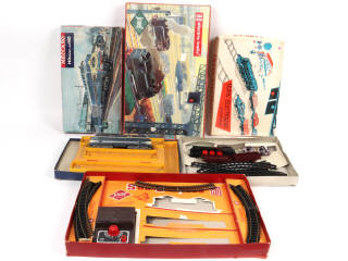 Lot 60 - DIVERS (3)
