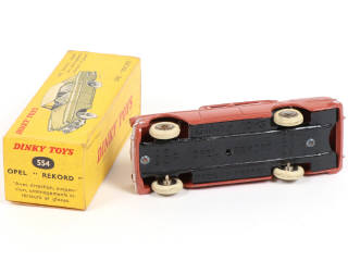 Lot 342 - DINKY TOYS (FRANCE) (1)