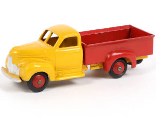 Lot 381 - DINKY TOYS (FRANCE) (1)