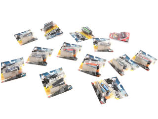 Lot 134 - DIVERS (13)