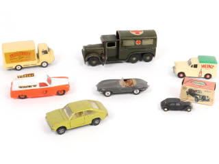 Lot 110 - DIVERS (8)
