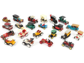 Lot 145 - DIVERS (22)