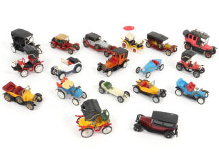 Lot 146 - DIVERS (18)