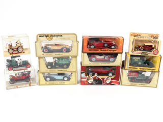 Lot 131 - DIVERS (12)