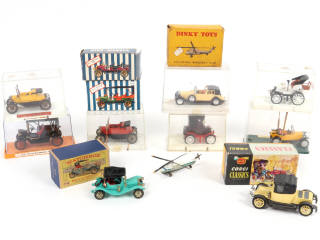Lot 130 - DIVERS (12)