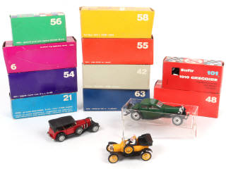 Lot 129 - DIVERS (12)