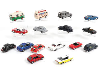 Lot 66 - DIVERS (16)