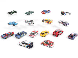 Lot 69 - DIVERS (16)