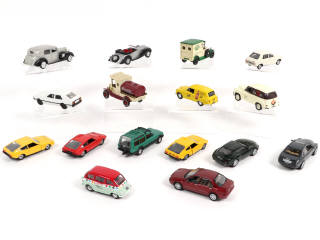 Lot 70 - DIVERS (16)