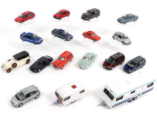 Lot 47 - DIVERS (17)