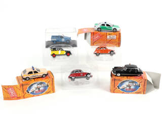 Lot 32 - DIVERS (7)