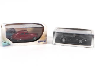 Lot 156 - DIVERS (2)