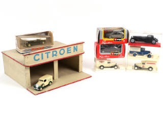 Lot 114 - DIVERS (9)