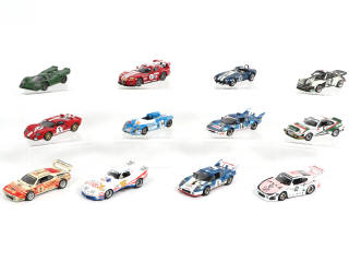 Lot 195 - DIVERS (12)