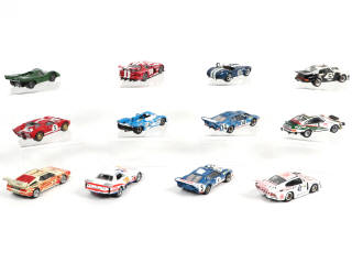 Lot 195 - DIVERS (12)