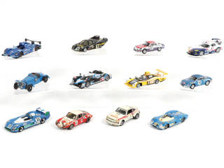 Lot 191 - DIVERS (12)